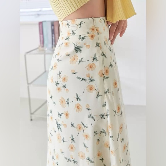 DAZY Allover Floral Print High Waist Lined Maxi Skirt, Ruffle Fall EUC Size 4 - Picture 4 of 9